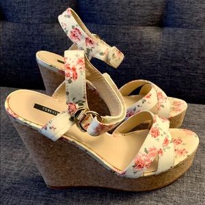 Floral Wedge Sandals. 7.5.